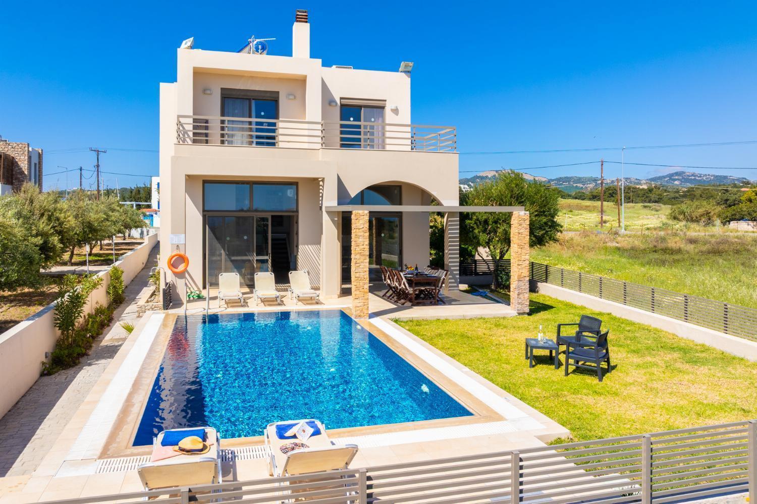 Villa Blue Wave Tria Gennadi