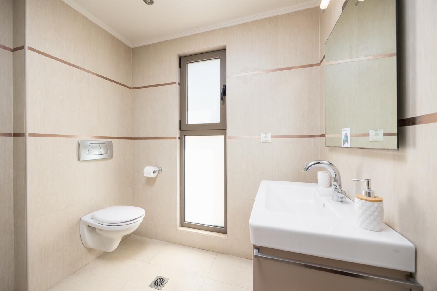 Blue Wave Tria Villa