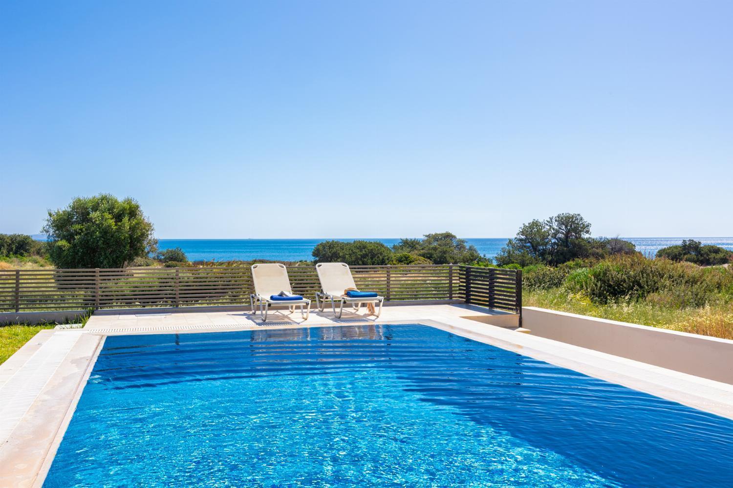Blue Wave Tria Vila *